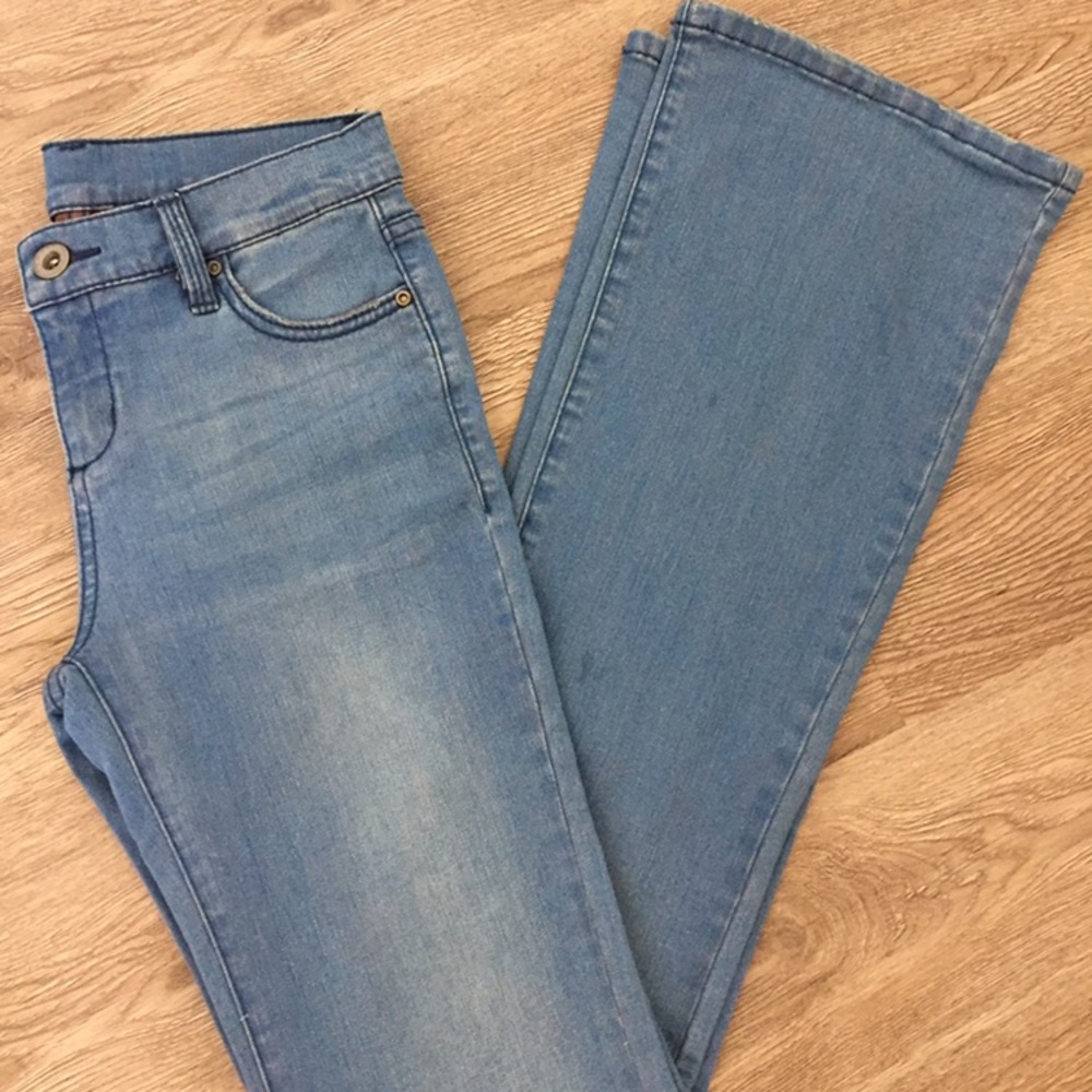 BCBG Maxazria Tanya Jeans, Size 26 - NWT